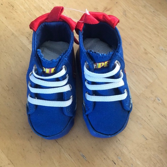 Superman Newborn Booties. Superman Logo w/Cape Detail. Soft Sole. SZ 0-6 Months. - Picture 3 of 10